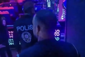 BURSA'DA POLİS EKİPLERİ TARAFINDAN 4 İLÇEDE UMUMA AÇIK İŞ YERLERİNE YÖNELİK DÜZENLENEN DENETİMLERDE 20 İŞLETME KONTROL EDİLİRKEN, 700 KİŞİNİN UYAP SORGULAMASI YAPILDI.
