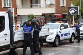 NİLÜFER BELEDİYESİ EKİPLERİ; YAYA, BİSİKLET VE ENGELLİ YOLLARINI KAPATAN TABELA, DUBA VE REKLAM PANOLARINI SABAH SAATLERİNDE DÜZENLEDİĞİ DENETİMLE KALDIRDI.