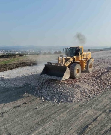 BURSA BÜYÜKŞEHİR BELEDİYESİ, YENİ İMAR YOLLARI KAPSAMINDA NİLÜFER İLÇESİNE BAĞLI GÖRÜKLE, İRFANİYE VE GÖKÇE MAHALLELERİNİ BİRBİRİNE BAĞLAYACAK BAĞLANTI YOLUNDA ÇALIŞMALARINA DEVAM EDİYOR.