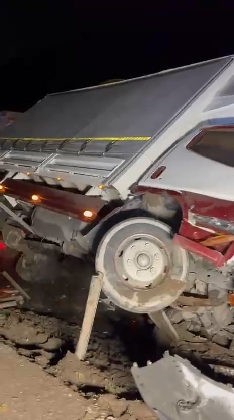 BURSA’NIN GEMLİK-ORHANGAZİ KARAYOLU ÜZERİNDE, BÖLGE TRAFİK İSTASYONU ÖNÜNDE MEYDANA GELEN KAZADA 4 ARAÇ BİRBİRİNE GİRDİ. KAZADA ARAÇ SÜRÜCÜLERİ YARALANIRKEN, CAN KAYBI YAŞANMADI. KAZA NEDENİYLE KARAYOLUNDA TRAFİK UZUN SÜRE AKSADI.