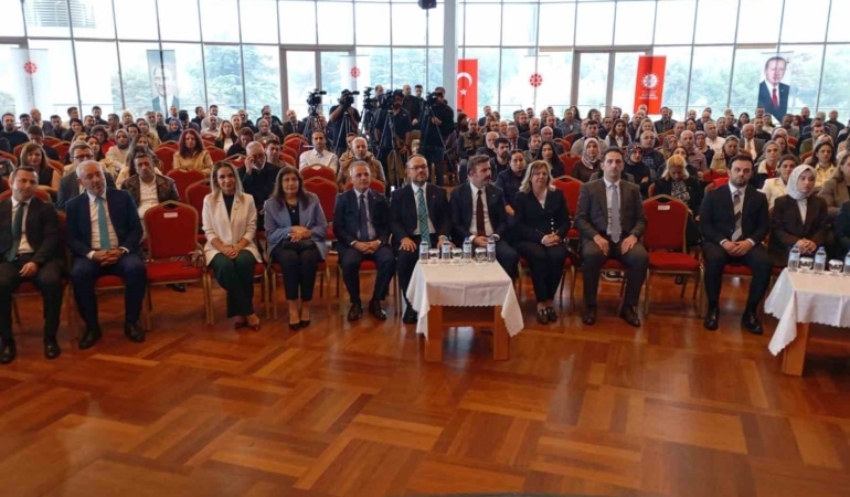 CUMHURBAŞKANLIĞI İLETİŞİM BAŞKANLIĞI TARAFINDAN BURSA’DA GAZETECİLER VE KAMU KURUMLARINDA GÖREV YAPAN ÇALIŞANLARA YÖNELİK "İLETİŞİM YÜZYILI, GÜÇLÜ İLETİŞİM, ETKİN KAMU" EĞİTİM PROGRAMI DÜZENLENDİ.
