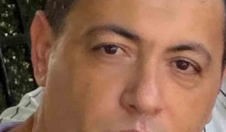 BURSA’DA GÖREV YAPAN 45 YAŞINDAKİ SINIF ÖĞRETMENİ SERKAN BUDAK’TAN ACI HABER GELDİ. YILDIRIM İLÇESİNDEKİ ŞEHİT PİYADE ONBAŞI İLKOKULU’NDA GÖREV YAPAN VE 1/D SINIFININ ÖĞRETMENİ OLAN BUDAK, AKCİĞER KANSERİ NEDENİYLE BİR SÜREDİR DEVAM EDEN TEDAVİSİNİN ARDINDAN YAŞAMINI YİTİRDİ.