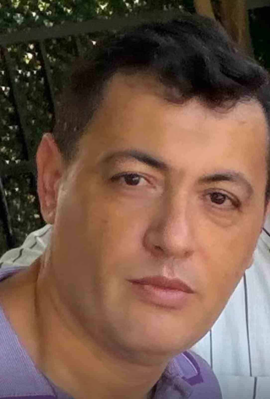 BURSA’DA GÖREV YAPAN 45 YAŞINDAKİ SINIF ÖĞRETMENİ SERKAN BUDAK’TAN ACI HABER GELDİ. YILDIRIM İLÇESİNDEKİ ŞEHİT PİYADE ONBAŞI İLKOKULU’NDA GÖREV YAPAN VE 1/D SINIFININ ÖĞRETMENİ OLAN BUDAK, AKCİĞER KANSERİ NEDENİYLE BİR SÜREDİR DEVAM EDEN TEDAVİSİNİN ARDINDAN YAŞAMINI YİTİRDİ.