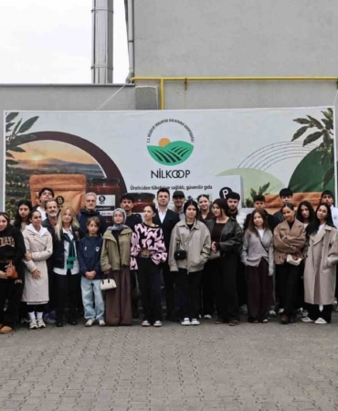NİLÜFER BELEDİYESİ HASANAĞA GIDA MERKEZİ İLE TIBBİ VE AROMATİK BİTKİLER İŞLEME TESİSİ’Nİ YERLİ VE YABANCI ÖĞRENCİLERDEN OLUŞAN HEYET GEZEREK, ÇALIŞMALARI HAKKINDA BİLGİ EDİNDİ.