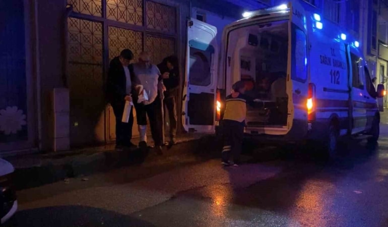 BURSA’NIN İNEGÖL İLÇESİNDE OKSİJEN TÜPÜNÜN BİR ANDA ALEV ALMASI SONUCU 64 YAŞINDAKİ ADAM YARALANDI. ELİNDE VE YÜZÜNDE 2’NCİ DERECE YANIKLAR OLUŞAN ADAM, HASTANEDE TEDAVİ ALTINA ALINDI.