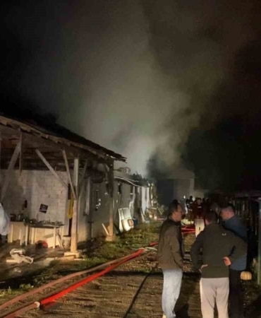 BURSA’DA KORKUTAN ÇİFTLİK YANGINI… ALEV ALEV YANDI