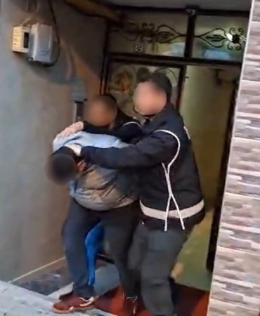 BURSA'DA SUÇ ÖRGÜTLERİNİ ÖVEN, SOSYAL MEDYA ÜZERİNDEN BU YAPILARA KATILIM ÇAĞRISI YAPAN VE SİLAHLI EYLEMLERDE KULLANILMAK ÜZERE ELEMAN TEMİN ETTİĞİ DEĞERLENDİRİLEN ŞÜPHELİLERE YÖNELİK DÜZENLENEN OPERASYONDA 25 KİŞİ GÖZALTINA ALINDI