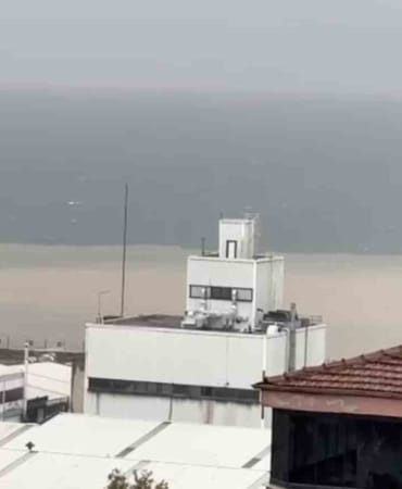 BURSA GENELİNDE GECE SAATLERİNDEN İTİBAREN ETKİLİ OLAN SAĞANAK YAĞIŞ VE FIRTINA NEDENİYLE MUDANYA İLÇESİNDE ADETA DENİZLE KARAYA BİRLEŞTİ.