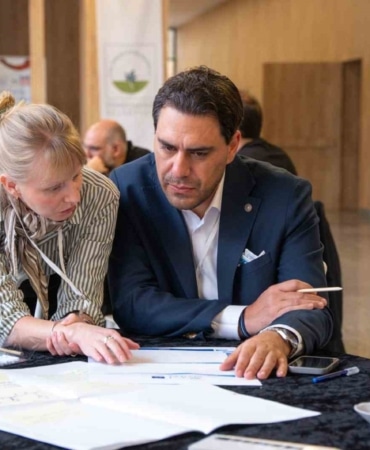 OSMANGAZİ BELEDİYESİ, CIVITAS PROGRAMI KAPSAMINDA ULUSLARARASI UZMANLARLA BİR ARAYA GELEREK TARİHİ KENT MERKEZİNDEKİ ULAŞIM VE HAREKETLİLİK SORUNLARINI ELE ALDI. SAHA İNCELEMELERİNDE, TARİHİ DOKUNUN KORUNMASI VE DAHA ERİŞİLEBİLİR, GÜVENLİ VE SÜRDÜRÜLEBİLİR ULAŞIM ÇÖZÜMLERİNİN GELİŞTİRİLMESİ DEĞERLENDİRİLDİ.