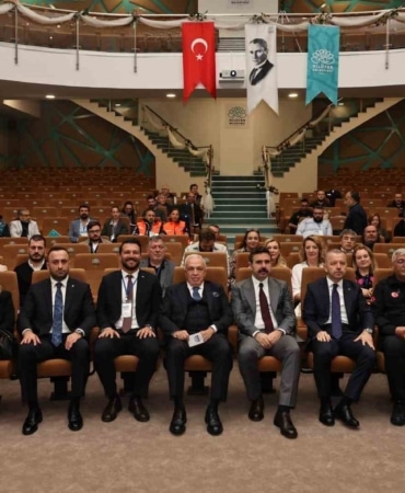 NİLÜFER’DE GERÇEKLEŞEN İRAP ÇALIŞTAYI’NDA AKADEMİSYENLER, YEREL YÖNETİMLER VE KAMU KURUMLARI BİR ARAYA GELDİ. ÇALIŞTAYDA, 2027-2031 DÖNEMİ AFET RİSK AZALTMA EYLEM PLANLARI MASAYA YATIRILDI.