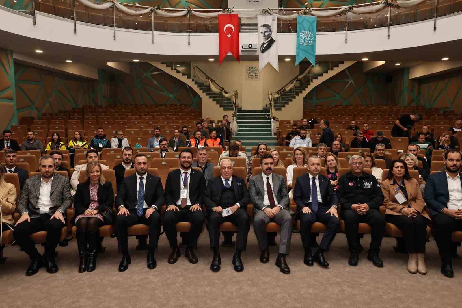 NİLÜFER’DE GERÇEKLEŞEN İRAP ÇALIŞTAYI’NDA AKADEMİSYENLER, YEREL YÖNETİMLER VE KAMU KURUMLARI BİR ARAYA GELDİ. ÇALIŞTAYDA, 2027-2031 DÖNEMİ AFET RİSK AZALTMA EYLEM PLANLARI MASAYA YATIRILDI.