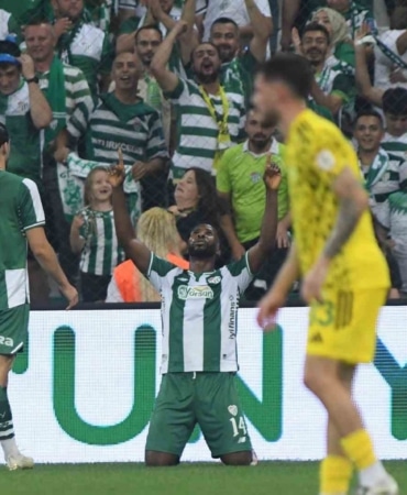 BURSASPOR'UN SANTRFORU KELECHİ IHEANACHO VE SAFFET SANCAKLI'NIN 9 MAÇLIK GOL SERİSİNİ GERİDE BIRAKAN PERFORMANSIYLA TÜRK FUTBOLUNDA TARİHİ BİR BAŞARIYA İMZA ATTI.