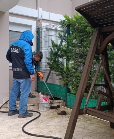 BURSA BÜYÜKŞEHİR BELEDİYESİ, ŞEHİR GENELİNDE ETKİLİ OLAN KUVVETLİ YAĞIŞIN OLUMSUZ ETKİLERİNİ EN AZA İNDİRMEK İÇİN ÇALIŞMALARINI ARALIKSIZ SÜRDÜRÜYOR. 839 PERSONEL, 285 ARAÇLA SAHADA GÖREV YAPAN EKİPLER, YAĞIŞLAR NEDENİYLE MEYDANA GELEN 645 OLAYA MÜDAHALE ETTİ.