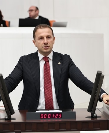 AK PARTİ GRUBU ADINA SÖZ ALAN BURSA MİLLETVEKİLİ AHMET KILIÇ, MECLİS KÜRSÜSÜNDEN YAPTIĞI KONUŞMADA HUKUK DEVLETİ İLKELERİNE, BASIN ÖZGÜRLÜĞÜ TARTIŞMALARINA VE YÜRÜTÜLEN ADLİ SÜREÇLERE İLİŞKİN GÖRÜŞLERİNİ AÇIKLADI.