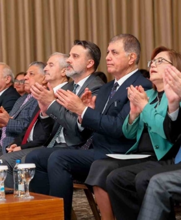 TÜRKİYE SAĞLIKLI KENTLER BİRLİĞİ’NİN 46. OLAĞAN MECLİS TOPLANTISI’NDA KONUŞAN BURSA BÜYÜKŞEHİR BELEDİYE BAŞKAN VEKİLİ ŞAHİN BİBA, "AFETLERE KARŞI DİRENÇLİ ŞEHİRLER OLUŞTURMAK İÇİN BİR YOL HARİTASI BELİRLEDİK. BUNDAN SONRAKİ SÜREÇTE YAPACAĞIMIZ TÜM ÇALIŞMALARDA AFETE ÖNCELİK VERECEĞİZ" DEDİ.