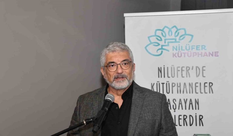 NİLÜFER BELEDİYESİ VE BURSA YAZIN VE SANAT DERNEĞİ (BUYAZ) TARAFINDAN DÜZENLENEN BUYAZ İHSAN ÜREN ŞİİR ÖDÜLÜ, NÂZIM HİKMET KÜLTÜREVİ’NDE GERÇEKLEŞTİRİLEN TÖRENLE SAHİBİNİ BULDU. İKİ YILDA BİR VERİLEN ÖDÜLÜN BU YILKİ SAHİBİ, "UYANINCA BEN BURDAYIM" İSİMLİ ESERİYLE EMİN KAYA OLDU.