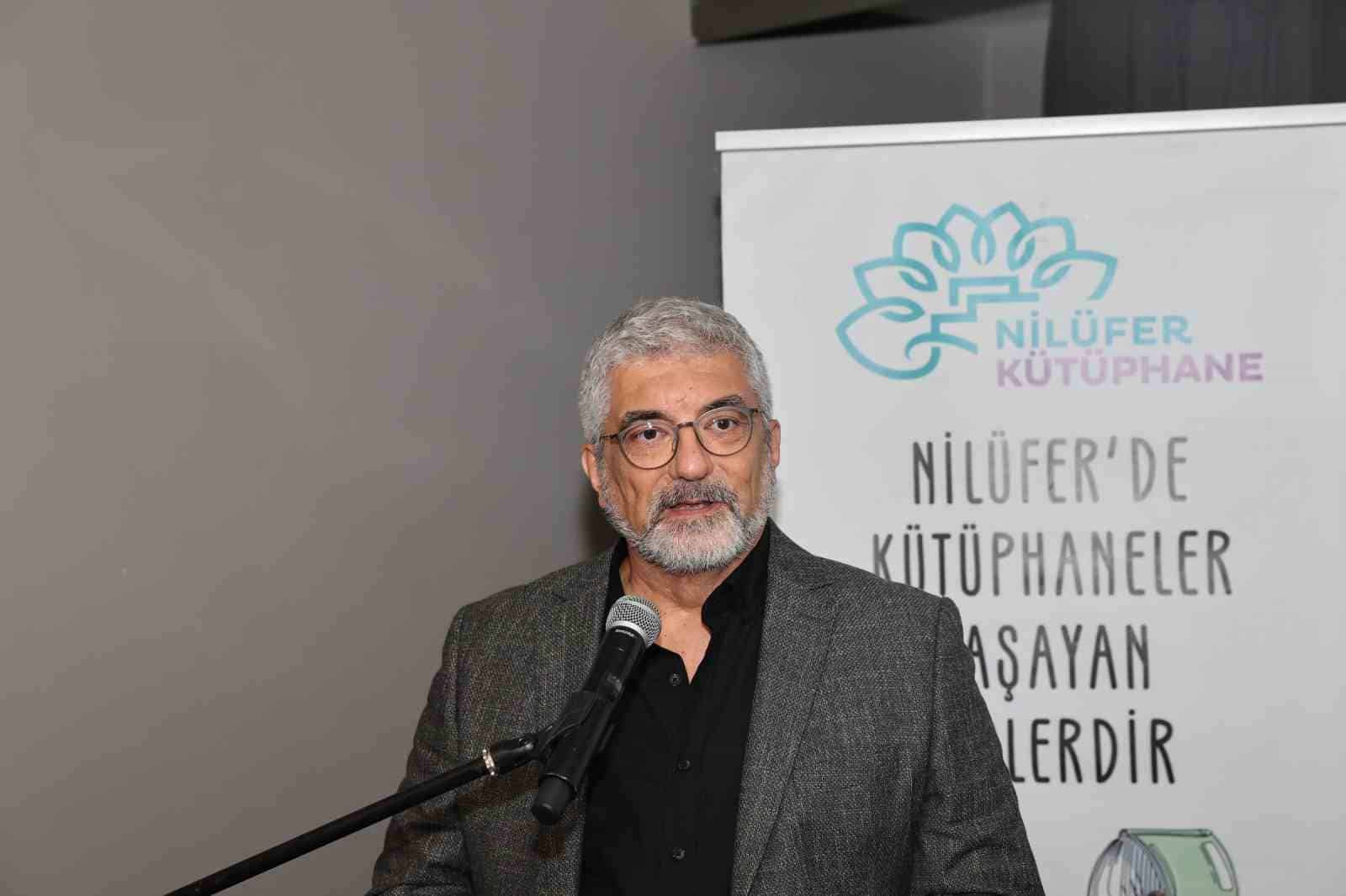 NİLÜFER BELEDİYESİ VE BURSA YAZIN VE SANAT DERNEĞİ (BUYAZ) TARAFINDAN DÜZENLENEN BUYAZ İHSAN ÜREN ŞİİR ÖDÜLÜ, NÂZIM HİKMET KÜLTÜREVİ’NDE GERÇEKLEŞTİRİLEN TÖRENLE SAHİBİNİ BULDU. İKİ YILDA BİR VERİLEN ÖDÜLÜN BU YILKİ SAHİBİ, "UYANINCA BEN BURDAYIM" İSİMLİ ESERİYLE EMİN KAYA OLDU.