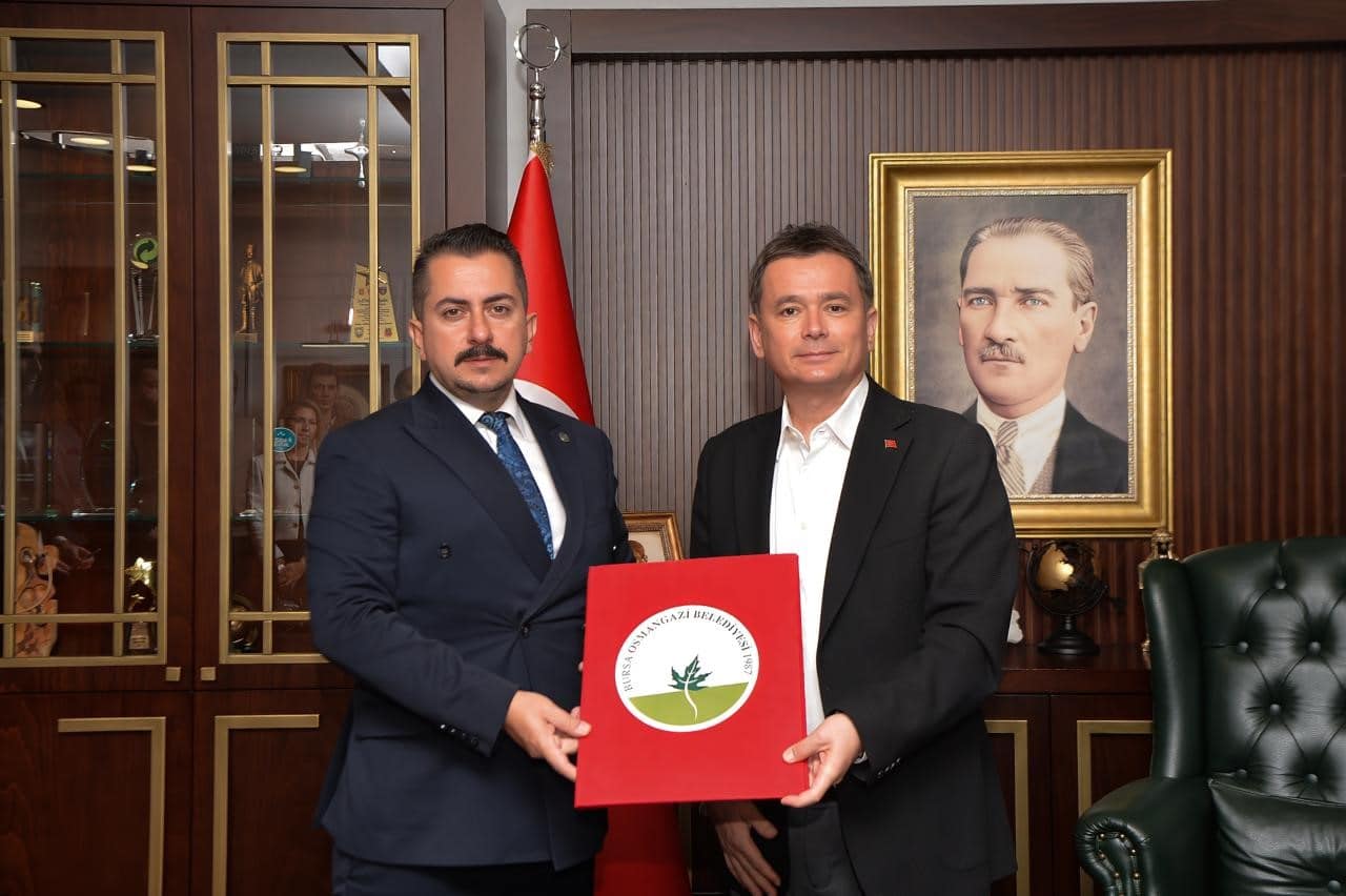 BURSA’DA OSMANGAZİ BELEDİYESİ VE TMMOB JEOLOJİ MÜHENDİSLERİ ODASI GÜNEY MARMARA ŞUBESİ ARASINDA İMZALANAN PROTOKOL İLE İLÇENİN JEOLOJİK YAPISINA IŞIK TUTAN PANEL GERÇEKLEŞTİRİLECEK. PANELİN SONUÇLARI BURSA’NIN FETHİNİN 700’ÜNCÜ YILINA ÖZEL OLARAK HAZIRLANACAK RAPORA EKLENECEK.
