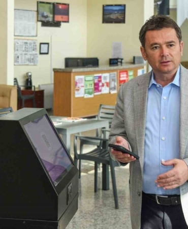 OSMANGAZİ BELEDİYESİ, "SPORUN KALBİ OSMANGAZİ" UYGULAMASIYLA SPOR TESİSLERİNE ERİŞİMİ, EĞİTİM PROGRAMLARINA KAYDI VE ÖDEME İŞLEMLERİNİ DİJİTAL ORTAMA TAŞIDI. VATANDAŞLAR, TESİSLERE GİTMEDEN VE SIRA BEKLEMEDEN GÜNÜN 24 SAATİ KAYIT İŞLEMLERİNİ GERÇEKLEŞTİREBİLİRKEN, TESİS VE PROGRAM BİLGİLERİNE DE TEK PLATFORM ÜZERİNDEN ULAŞABİLİYOR.