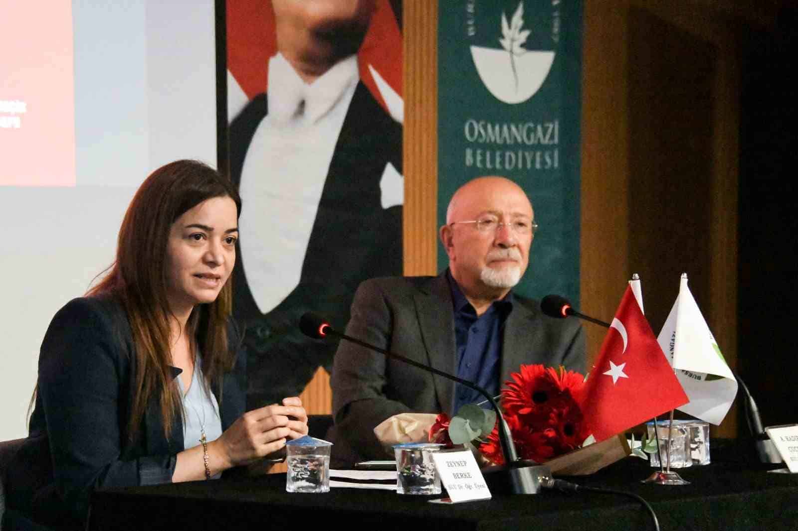 OSMANGAZİ BELEDİYESİ, HİSAR ARKEOPARKI KÜLTÜR BULUŞMALARI KAPSAMINDA VE "ULUDAĞLI KADIN FİLOZOFLAR" BAŞLIĞIYLA DÜZENLEDİĞİ "YAPAY ZEKA: MİTLER, OLGULAR VE RİSKLER" İSİMLİ KONFERANSTA ÇAĞIMIZIN EN ÖNEMLİ TEKNOLOJİK GELİŞMELERİNDEN BİRİNİ FELSEFENİN SORGULAYICI BAKIŞ AÇISIYLA ELE ALDI. YAPAY ZEKANIN İNSAN YAŞAMINA ETKİLERİNDEN GELECEKTE OLUŞTURABİLECEĞİ RİSKLERE KADAR PEK ÇOK KONUNUN DEĞERLENDİRİLDİĞİ BULUŞMA, DÜŞÜNCE VE BİLİM DÜNYASINI AYNI ÇATI ALTINDA BİR ARAYA GETİRDİ.