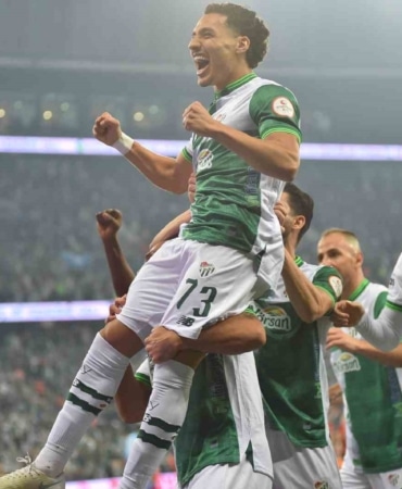 TRENDYOL 1. LİG’DE BURSASPOR, SAHASINDA KARŞILAŞTIĞI PENDİKSPOR’U 2-0 MAĞLUP ETTİ.