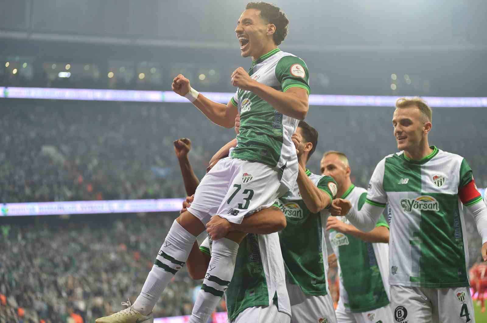 TRENDYOL 1. LİG’DE BURSASPOR, SAHASINDA KARŞILAŞTIĞI PENDİKSPOR’U 2-0 MAĞLUP ETTİ.