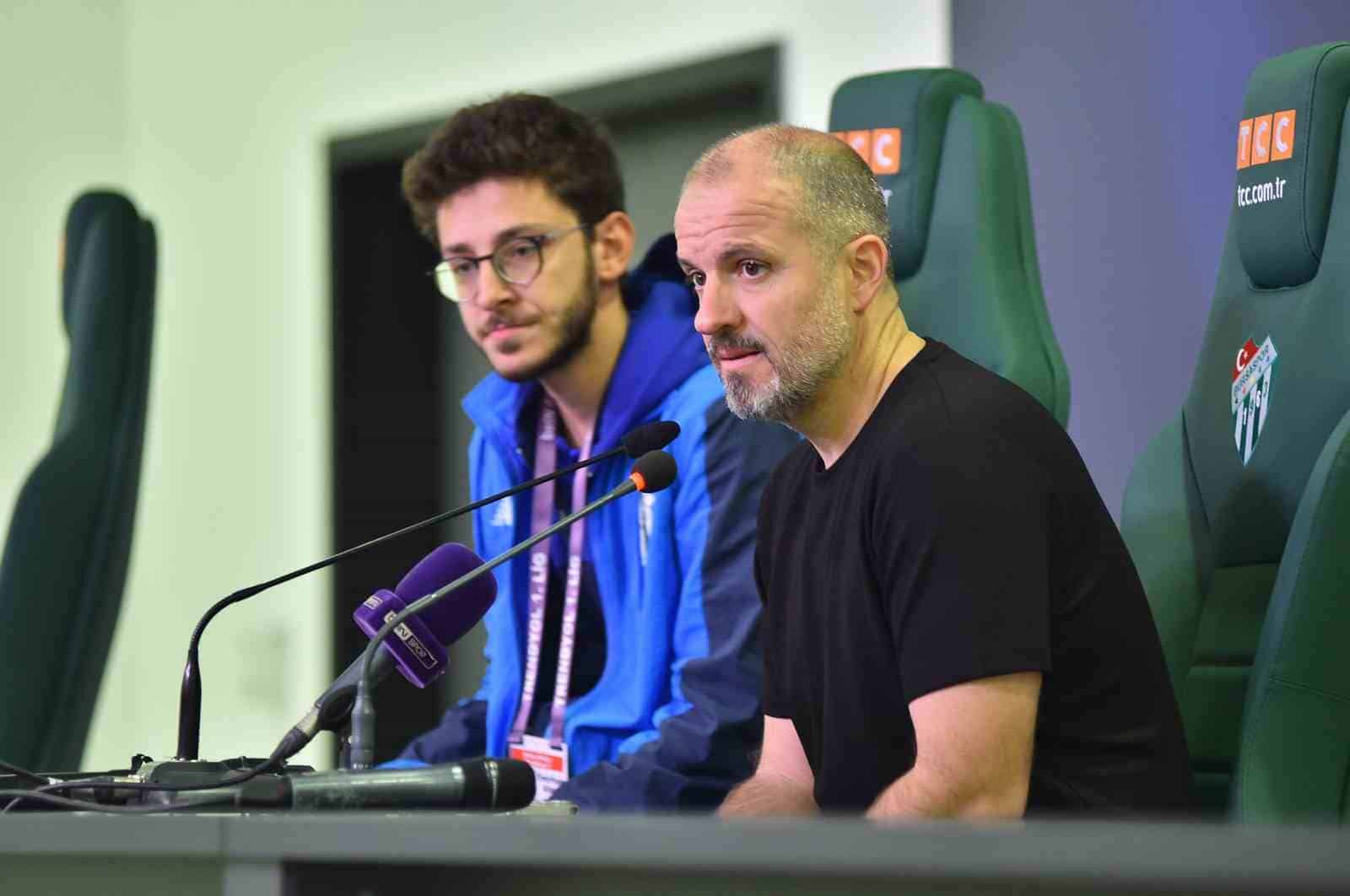 TRENDYOL 1. LİG'İN 11. HAFTASINDA EVİNDE ORFA YAPI PENDİKSPOR'U 2-0 MAĞLUP EDEN BURSASPOR'UN TEKNİK DİREKTÖRÜ MUSTAFA ER, "GOL ORTALAMAMIZ 2, BUNU 2 BUÇUĞA YÜKSELTMEK İÇİN ÇABALIYORUZ" DEDİ.
