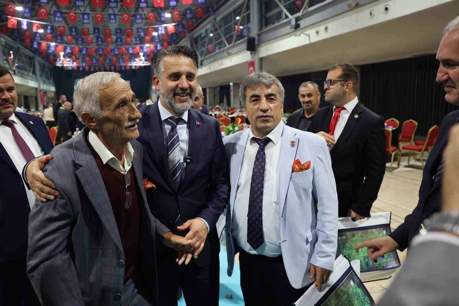 BURSA BÜYÜKŞEHİR BELEDİYESİ, 19 EKİM MUHTARLAR GÜNÜ DOLAYISIYLA İL GENELİNDE GÖREV YAPAN MAHALLE MUHTARLARINA YÖNELİK MERİNOS ATATÜRK KÜLTÜR KONGRE MERKEZİ’NDE (AKKM) KUTLAMA TÖRENİ DÜZENLEDİ. PROGRAMA BÜYÜKŞEHİR BELEDİYE BAŞKAN VEKİLİ ŞAHİN BİBA, AK PARTİ BURSA İL BAŞKANI DAVUT GÜRKAN, AK PARTİ BURSA MİLLETVEKİLİ MUSTAFA YAVUZ, İLÇE BELEDİYE BAŞKANLARI, SİYASİ PARTİ TEMSİLCİLERİ VE 17 İLÇEDE GÖREV YAPAN MUHTARLAR KATILDI.