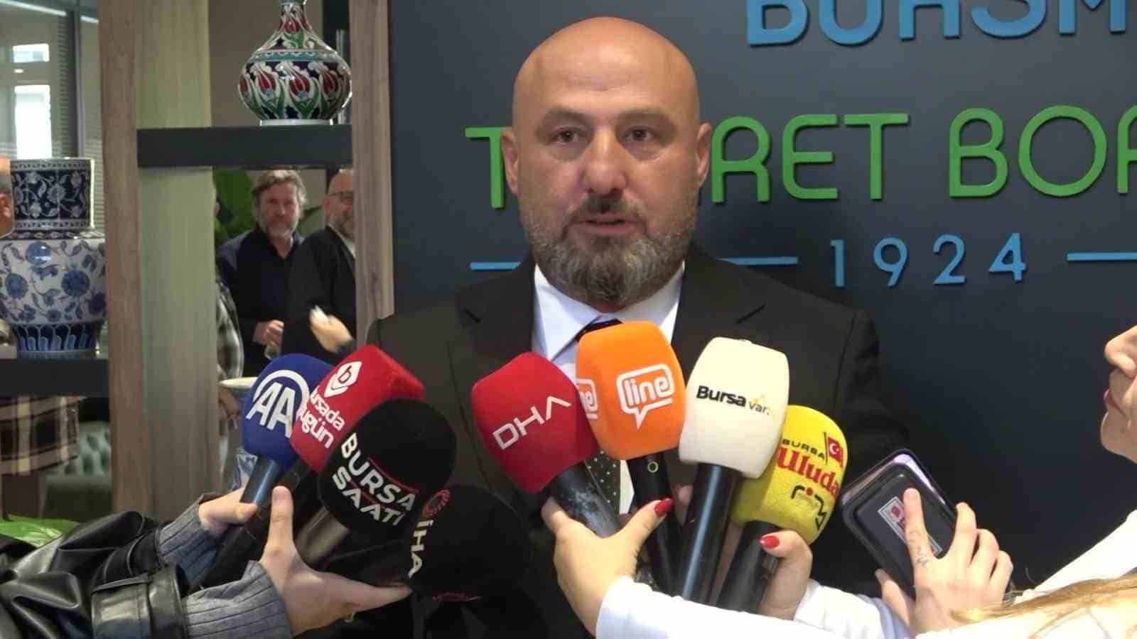 BURSA TİCARET BORSASI'NDA YENİ DÖNEMİN MECLİS VE MESLEK KOMİTESİ ÜYELERİNİ BELİRLEMEK ÜZERE SEÇİM SÜRECİ BAŞLADI. 8 MESLEK KOMİTESİ VE 22 MECLİS ÜYESİ BELİRLENECEK. SEÇİMDE TEK ADAY OLAN İBRAHİM ÖZHAN DA SANDIK BAŞINA GİDEREK OYUNU KULLANDI.