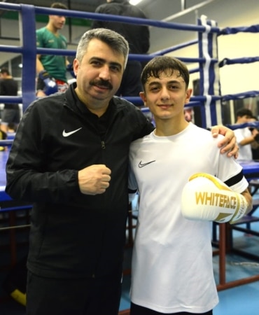 BURSA'DA YILDIRIM BELEDİYESİ ÇOCUKLARIN OKUL DIŞINDA KALAN ZAMANLARINI VERİMLİ DEĞERLENDİREBİLMELERİ VE SPORTİF BECERİLERİNİ ARTIRABİLMELERİ AMACIYLA ÇALIŞMALARINI SÜRDÜRÜYOR.
