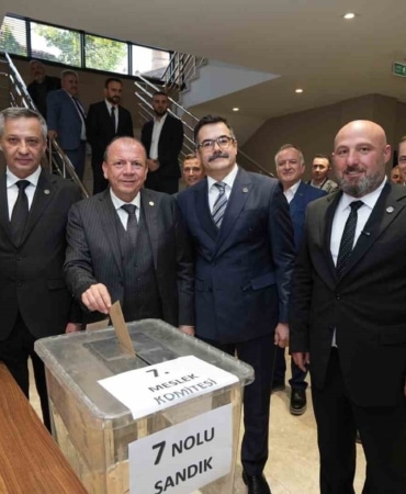 BURSA TİCARET BORSASI’NDA GERÇEKLEŞTİRİLEN SEÇİMLERDE 52 MESLEK KOMİTESİ ÜYESİ İLE 22 MECLİS ÜYESİ BELİRLENDİ. SEÇİM SÜRECİ, 27 EKİM’DE YAPILACAK YÖNETİM KURULU BAŞKANLIĞI VE ÜYELİĞİ, TOBB DELEGELERİ VE DİSİPLİN KURULU ÜYELERİ SEÇİMLERİYLE TAMAMLANACAK.