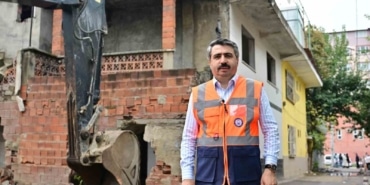 YILDIRIM BELEDİYESİ, ARABAYATAĞI MAHALLESİ’NDE ÖZEL SEKTÖR İŞ BİRLİĞİYLE HAYATA GEÇİRİLECEK DÖNÜŞÜM PROJESİ İÇİN YIKIM ÇALIŞMALARI BAŞLADI.