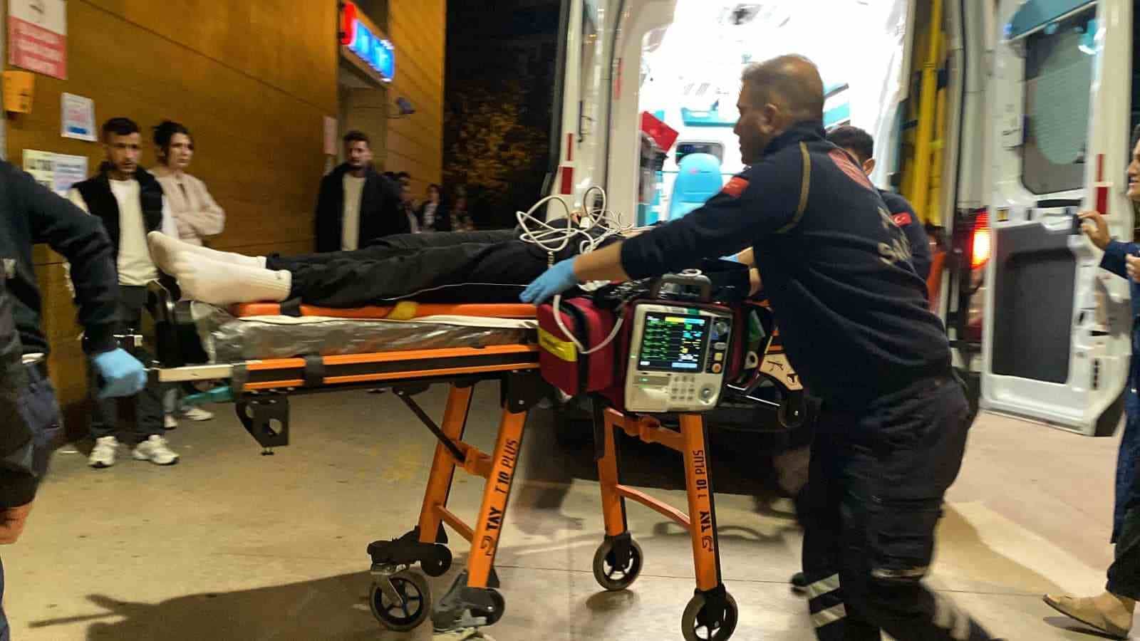 İNEGÖL DEVLET HASTANESİNDE İLK TEDAVİNİN ARDINDAN AMBULANSLA BURSA YÜKSEK İHTİSAS EĞİTİM VE ARAŞTIRMA HASTANESİNE SEVK EDİLEN ÇOCUĞUN DURUMUNUN CİDDİYETİNİ KORUDUĞU ÖĞRENİLDİ.