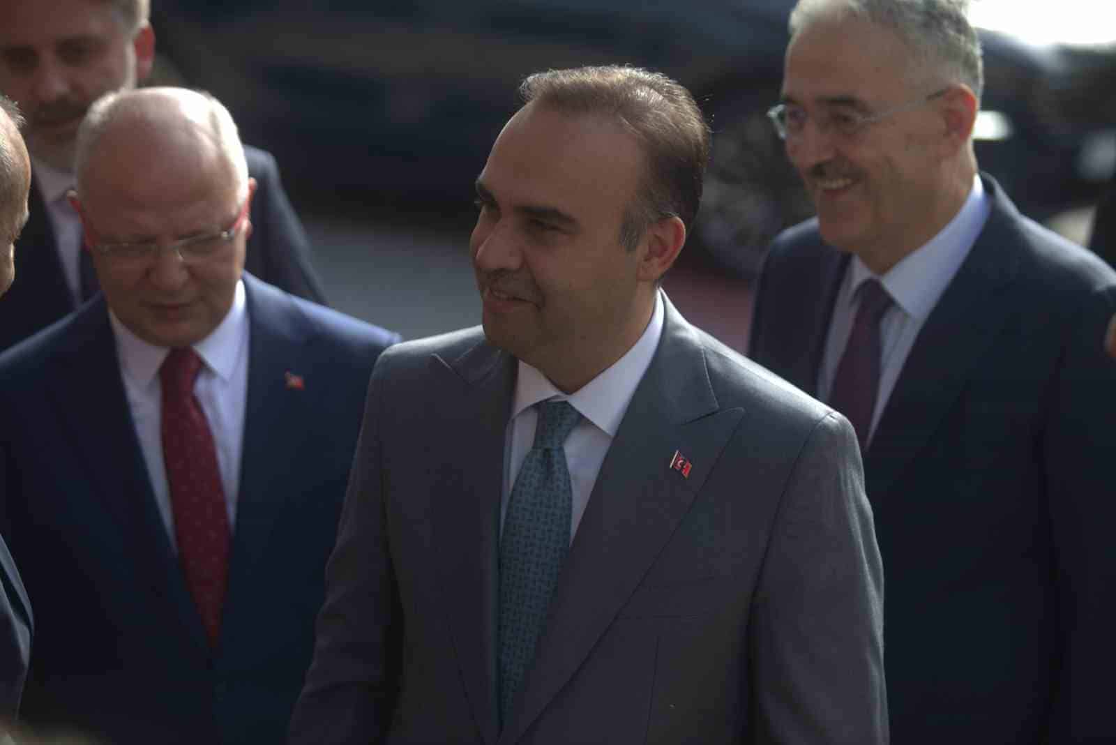 SANAYİ VE TEKNOLOJİ BAKANI MEHMET FATİH KACIR: "TÜRKİYE, YERLİ UZAY ARACIYLA AY’A GİTMEYE HAZIRLANIYOR"