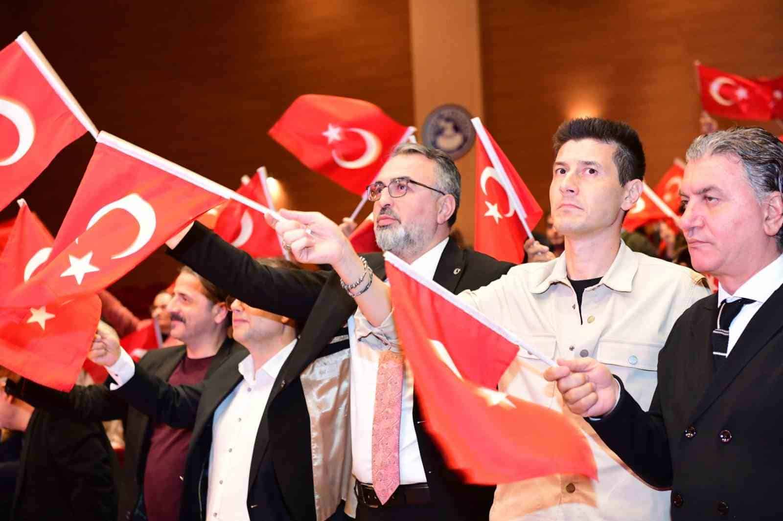 KESTEL BELEDİYESİ, CUMHURİYET’İN İLANININ 103’ÜNCÜ YIL DÖNÜMÜ DOLAYISIYLA İLÇEDE KAPSAMLI BİR KUTLAMA PROGRAMI DÜZENLEYECEK. SERGİLERDEN HALK OYUNLARINA, FENER ALAYINDAN HAVAİ FİŞEK GÖSTERİLERİNE KADAR BİRÇOK ETKİNLİĞİN YER ALACAĞI PROGRAMDA, CUMHURİYET BAYRAMI COŞKUSU KESTEL’İN DÖRT BİR YANINDA YAŞANACAK.