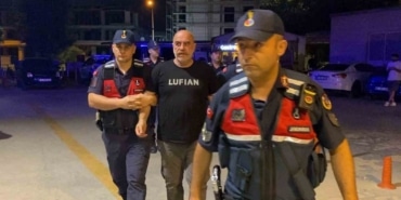 BURSA’NIN İNEGÖL İLÇESİNDE UYUŞTURUCU OPERASYONUYLA GÜNDEME GELEN YÖNETMEN EZEL AKAY İLE MÜZİSYEN KARDEŞİ EREN KAZIM AKAY’IN UYUŞTURUCU TESTLERİ POZİTİF ÇIKTI.