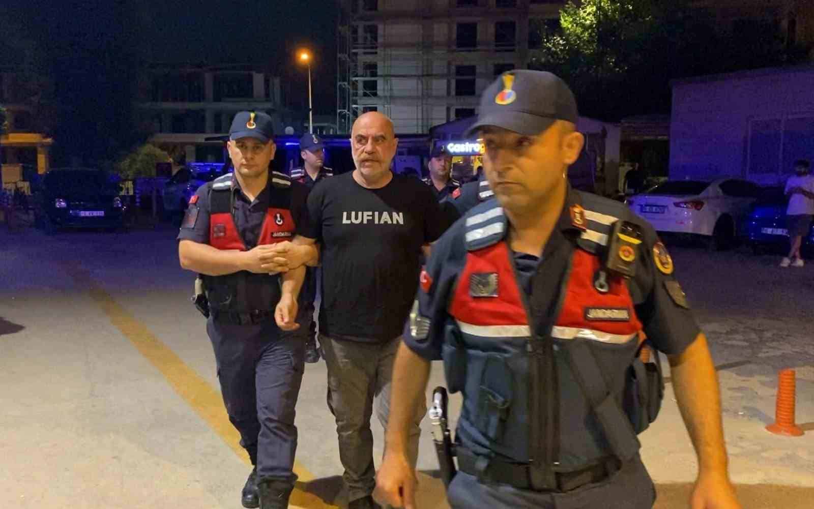 BURSA’NIN İNEGÖL İLÇESİNDE UYUŞTURUCU OPERASYONUYLA GÜNDEME GELEN YÖNETMEN EZEL AKAY İLE MÜZİSYEN KARDEŞİ EREN KAZIM AKAY’IN UYUŞTURUCU TESTLERİ POZİTİF ÇIKTI.