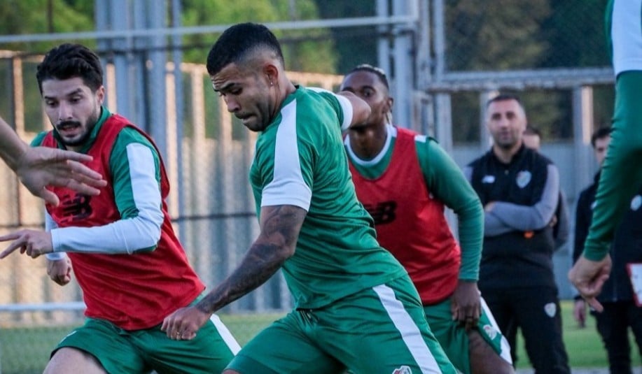 BURSASPOR, TRENDYOL 1. LİG’İN 12. HAFTASINDA DEPLASMANDA OYNAYACAĞI KEÇİÖRENGÜCÜ MAÇININ HAZIRLIKLARINI MUSTAFA ER YÖNETİMİNDE SÜRDÜRDÜ.