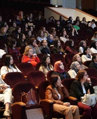BURSA ULUDAĞ ÜNİVERSİTESİ SAĞLIK BİLİMLERİ FAKÜLTESİ TARAFINDAN DÜZENLENEN SEMPOZYUM YOĞUN İLGİ GÖRDÜ.