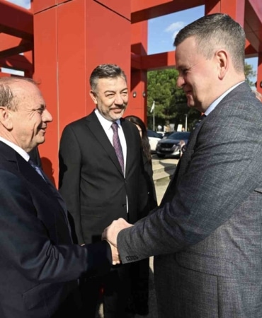 (SOL BAŞTAN) MECLİS BAŞKANI EROL DAĞLIOĞLU, BTSO YÖNETİM KURULU BAŞKANI ÖZER MATLI, ABD İSTANBUL BAŞKONSOLOSU MİCHAEL LALLY.