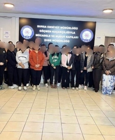 BURSA’DA YABANCI UYRUKLU KADINLARIN KAÇAK MASÖR OLARAK ÇALIŞTIRILDIĞI UMUMA AÇIK İŞ YERLERİNE YÖNELİK DÜZENLENEN OPERASYONDA 40 YABANCI UYRUKLU KADIN TESPİT EDİLDİ.