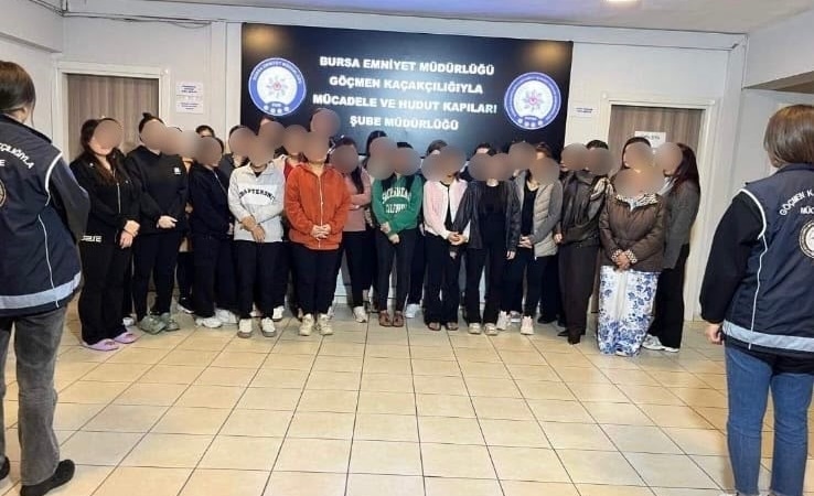 BURSA’DA YABANCI UYRUKLU KADINLARIN KAÇAK MASÖR OLARAK ÇALIŞTIRILDIĞI UMUMA AÇIK İŞ YERLERİNE YÖNELİK DÜZENLENEN OPERASYONDA 40 YABANCI UYRUKLU KADIN TESPİT EDİLDİ.