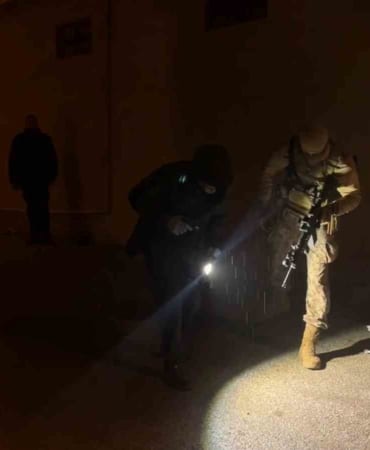 BURSA'DA İKİ GRUP ARASINDA ÇIKAN TARTIŞMA, SİLAHLI KAVGAYA DÖNDÜ. YAŞANAN OLAYDA 1 KİŞİ YARALANDI.