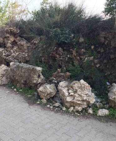 BURSA’NIN MEDENİYETLER İLÇESİ İZNİK’TE, ROMA İMPARATORLUĞU DÖNEMİNDEN GÜNÜMÜZE ULAŞAN YAKLAŞIK 1 KİLOMETRE UZUNLUĞUNDAKİ TARİHİ SU KEMERİ, BAKIMSIZLIK VE İLGİSİZLİK NEDENİYLE YOK OLMA TEHLİKESİYLE KARŞI KARŞIYA.
