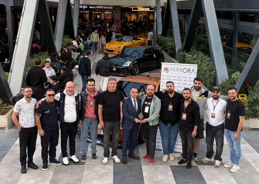 BURSA MOTOR SPORLARI YARDIMLAŞMA DERNEĞİ (BURMOS DER), 24 EKİM 2026 TARİHİNDE PARKORA AVM'DE DÜZENLEDİĞİ MODİFİYE ARAÇ SERGİSİYLE OTOMOBİL TUTKUNLARINI BİR ARAYA GETİRDİ.