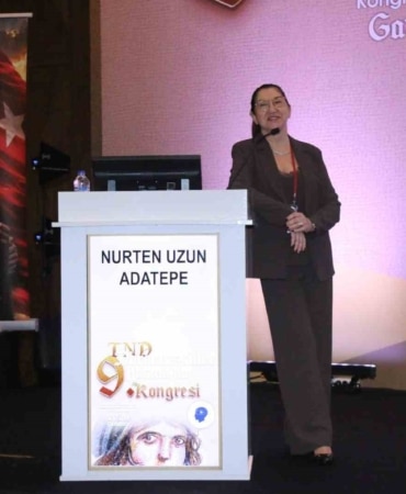 TÜRK NÖROLOJİ DERNEĞİ NÖROMUSKÜLER HASTALIKLAR BİLİMSEL ÇALIŞMA GRUBU TARAFINDAN DÜZENLENEN VE 15-18 EKİM 2026 TARİHLERİ ARASINDA GAZİANTEP’DE GERÇEKLEŞTİRİLEN TND 9. NÖROMUSKÜLER HASTALIKLAR KONGRESİ BAŞARIYLA TAMAMLANDI. KONGREDE, NÖROMUSKÜLER HASTALIKLAR İLE İLGİLİ YENİLİKÇİ TEDAVİ YAKLAŞIMLARI VE BİLİMSEL İLERLEMELERİ DEĞERLENDİRİLDİ.