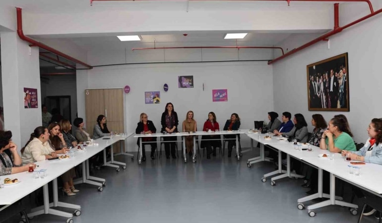 NİLÜFER’DE 26 EKİM KADIN MUHTARLAR GÜNÜ DOLAYISIYLA DÜZENLENEN ETKİNLİKTE KADIN MUHTARLAR BİR ARAYA GELDİ.