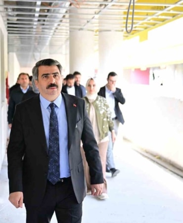 YILDIRIM’I DAHA SAĞLIKLI, GÜVENLİ VE KONFORLU BİR KENTE DÖNÜŞTÜRMEK İÇİN; ULAŞIMDAN ALTYAPIYA KADAR HER ALANDA GELİŞTİRDİĞİ PROJELERİ BİR BİR HAYATA GEÇİREN YILDIRIM BELEDİYESİ, VATANDAŞLARIN YAŞAM KALİTESİNİ YÜKSELTECEK YATIRIMLARINI DA SÜRDÜRÜYOR.