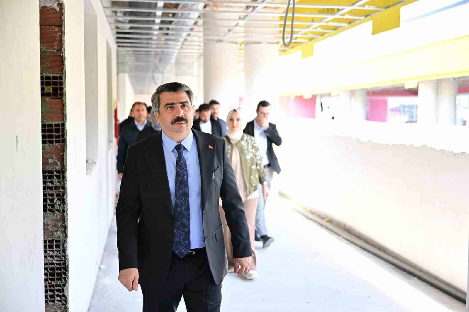 YILDIRIM’I DAHA SAĞLIKLI, GÜVENLİ VE KONFORLU BİR KENTE DÖNÜŞTÜRMEK İÇİN; ULAŞIMDAN ALTYAPIYA KADAR HER ALANDA GELİŞTİRDİĞİ PROJELERİ BİR BİR HAYATA GEÇİREN YILDIRIM BELEDİYESİ, VATANDAŞLARIN YAŞAM KALİTESİNİ YÜKSELTECEK YATIRIMLARINI DA SÜRDÜRÜYOR.