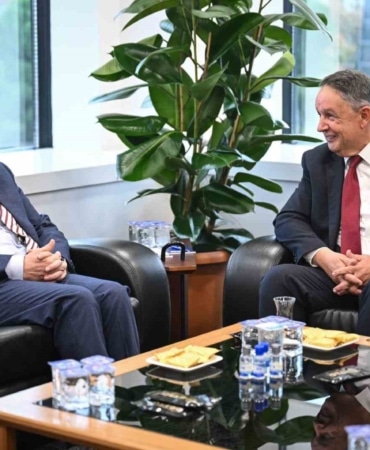 BÜYÜK BİRLİK PARTİSİ (BBP) GENEL BAŞKAN YARDIMCISI VE EKONOMİ VE KALKINMADAN SORUMLU EKREM ALFATLI, BURSA TİCARET VE SANAYİ ODASI (BTSO) YÖNETİM KURULU BAŞKANI ÖZER MATLI VE YENİ YÖNETİMİNE HAYIRLI OLSUN ZİYARETİNDE BULUNDU.